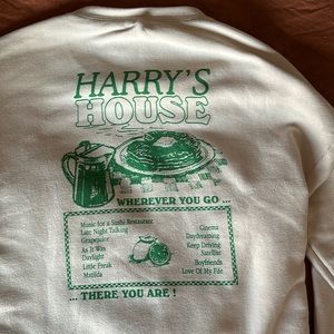 Harry’s House Crew Neck Sweater - M